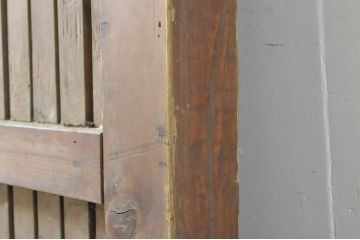 アンティーク建具　欅(ケヤキ)材・檜(ヒノキ)材　巾着をモチーフにした金具が目を引く格子蔵戸1枚(玄関戸、格子戸、引き戸)(R-080189)