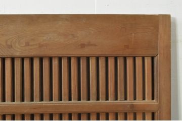 アンティーク建具　特注　上手物!!　桟も太く存在感のある銅金具がアクセントの格子蔵戸1枚(玄関戸、格子戸、引き戸)(R-080193)