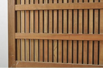 アンティーク建具　特注　上手物!!　桟も太く存在感のある銅金具がアクセントの格子蔵戸1枚(玄関戸、格子戸、引き戸)(R-080193)