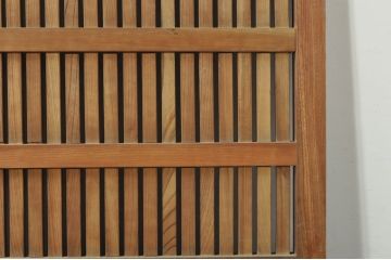 アンティーク建具　特注　上手物!!　桟も太く存在感のある銅金具がアクセントの格子蔵戸1枚(玄関戸、格子戸、引き戸)(R-080193)
