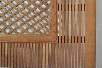 アンティーク建具　総欅(ケヤキ)材　落ち着いた和の空間を演出する組子入り格子蔵戸1枚(玄関戸、格子戸、引き戸)(R-080195)
