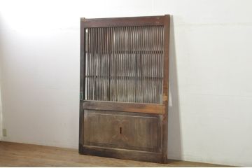 アンティーク建具　欅(ケヤキ)材　堂々とした佇まいが存在感を放つガラス入り格子蔵戸1枚(玄関戸、格子戸、引き戸)(R-080197)