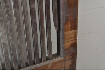 アンティーク建具　欅(ケヤキ)材　堂々とした佇まいが存在感を放つガラス入り格子蔵戸1枚(玄関戸、格子戸、引き戸)(R-080197)
