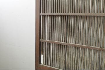 アンティーク建具　欅(ケヤキ)材　堂々とした佇まいが存在感を放つガラス入り格子蔵戸1枚(玄関戸、格子戸、引き戸)(R-080197)