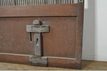アンティーク建具　欅(ケヤキ)材　堂々とした佇まいが存在感を放つガラス入り格子蔵戸1枚(玄関戸、格子戸、引き戸)(R-080197)