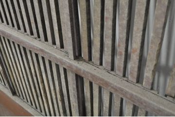 アンティーク建具　欅(ケヤキ)材　堂々とした佇まいが存在感を放つガラス入り格子蔵戸1枚(玄関戸、格子戸、引き戸)(R-080197)