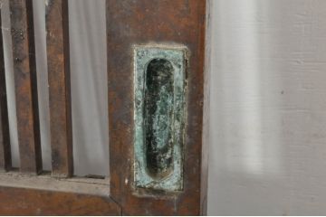 アンティーク建具　欅(ケヤキ)材　堂々とした佇まいが存在感を放つガラス入り格子蔵戸1枚(玄関戸、格子戸、引き戸)(R-080197)