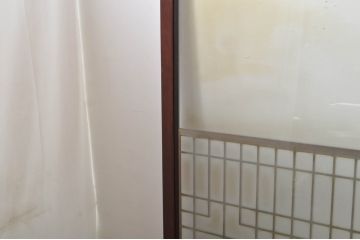 アンティーク建具　上手物!!　高級品　欅(ケヤキ)材　古い大邸宅で使われていた漆塗りの大きなガラス戸2枚セット(引き戸)(R-080199)