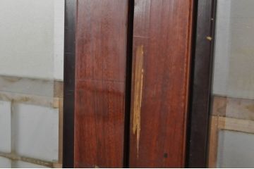 アンティーク建具　上手物!!　高級品　欅(ケヤキ)材　古い大邸宅で使われていた漆塗りの大きなガラス戸2枚セット(引き戸)(R-080199)