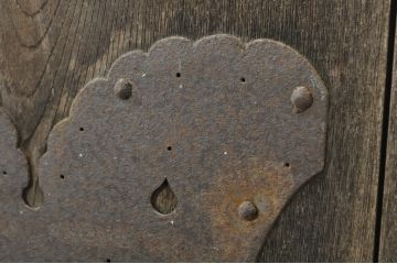 アンティーク建具　総欅(ケヤキ)材　時を経た風合いが楽しめる蔵戸1枚(引き戸、玄関戸)(R-080201)