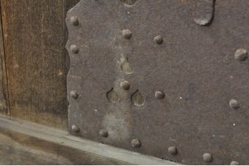 アンティーク建具　総欅(ケヤキ)材　時を経た風合いが楽しめる蔵戸1枚(引き戸、玄関戸)(R-080201)