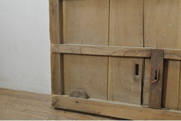 アンティーク建具　総欅(ケヤキ)材　時を経た風合いが楽しめる蔵戸1枚(引き戸、玄関戸)(R-080201)