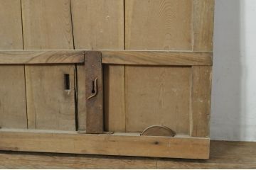 アンティーク建具　総欅(ケヤキ)材　時を経た風合いが楽しめる蔵戸1枚(引き戸、玄関戸)(R-080201)