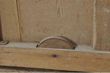 アンティーク建具　総欅(ケヤキ)材　時を経た風合いが楽しめる蔵戸1枚(引き戸、玄関戸)(R-080201)