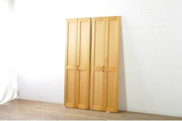 中古　美品　特注　高級品!!　総檜(ヒノキ)材　職人手作りの背の高い折れ戸1対2枚セット(建具、木製扉)(R-080203)