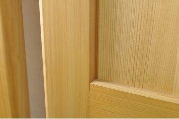 中古　美品　特注　高級品!!　総檜(ヒノキ)材　職人手作りの背の高い折れ戸1対2枚セット(建具、木製扉)(R-080203)