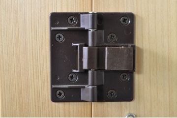 中古　美品　特注　高級品!!　総檜(ヒノキ)材　職人手作りの背の高い折れ戸1対2枚セット(建具、木製扉)(R-080203)