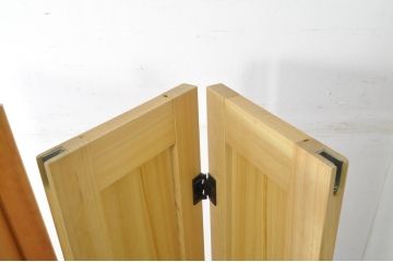 中古　美品　特注　高級品!!　総檜(ヒノキ)材　職人手作りの背の高い折れ戸1対2枚セット(建具、木製扉)(R-080203)