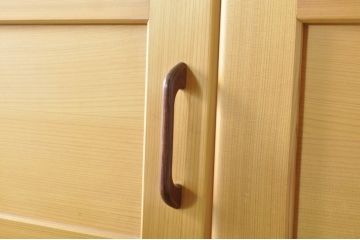 中古　美品　特注　高級品!!　総檜(ヒノキ)材　特大　職人手作りの背の高い折れ戸1枚(建具、木製扉)(R-080204)