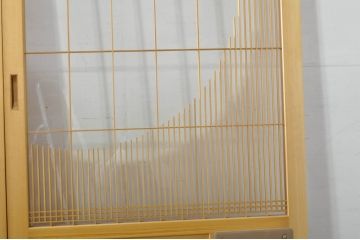 中古　美品　ペットドア付き　ひょうたんのデザインがアクセントの背の高い格子入りアクリル戸2枚セット(格子戸、引き戸、ガラス戸、建具)(R-080206)