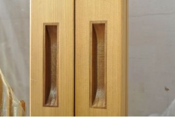 中古　美品　ペットドア付き　ひょうたんのデザインがアクセントの背の高い格子入りアクリル戸2枚セット(格子戸、引き戸、ガラス戸、建具)(R-080206)