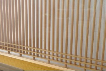 中古　美品　ペットドア付き　ひょうたんのデザインがアクセントの背の高い格子入りアクリル戸2枚セット(格子戸、引き戸、ガラス戸、建具)(R-080206)