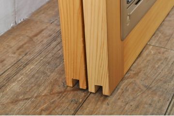 中古　美品　ペットドア付き　ひょうたんのデザインがアクセントの背の高い格子入りアクリル戸2枚セット(格子戸、引き戸、ガラス戸、建具)(R-080206)