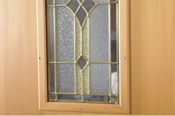 中古　特大　ステンドグラスがアクセントの親子ドア(木製扉、建具)(R-080210)