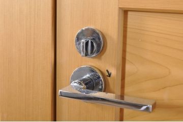 中古　特大　ステンドグラスがアクセントの親子ドア(木製扉、建具)(R-080210)