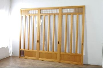 中古　ペットドア付き　和モダンな空間づくりにおすすめのアクリル戸3枚セット(引き戸、ガラス戸、建具)(R-080212)