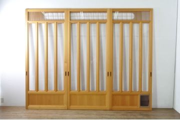 中古　ペットドア付き　和モダンな空間づくりにおすすめのアクリル戸3枚セット(引き戸、ガラス戸、建具)(R-080212)