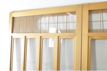 中古　ペットドア付き　和モダンな空間づくりにおすすめのアクリル戸3枚セット(引き戸、ガラス戸、建具)(R-080212)