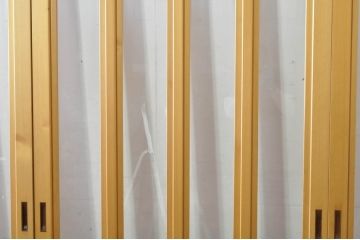 中古　ペットドア付き　和モダンな空間づくりにおすすめのアクリル戸3枚セット(引き戸、ガラス戸、建具)(R-080212)