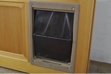 中古　ペットドア付き　和モダンな空間づくりにおすすめのアクリル戸3枚セット(引き戸、ガラス戸、建具)(R-080212)