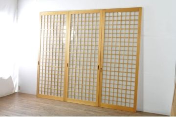 中古　落ち着きのある空間を演出する升目(マス目)の格子入りガラス戸3枚セット(きつね格子、狐格子、格子戸、引き戸、建具)(R-080214)