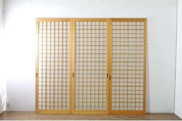 中古　落ち着きのある空間を演出する升目(マス目)の格子入りガラス戸3枚セット(きつね格子、狐格子、格子戸、引き戸、建具)(R-080214)