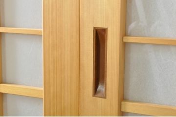 中古　落ち着きのある空間を演出する升目(マス目)の格子入りガラス戸3枚セット(きつね格子、狐格子、格子戸、引き戸、建具)(R-080214)