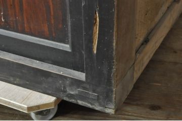 和製アンティーク　明治期　黒色の縁がモダンな雰囲気を感じさせる二段重ね階段箪笥(引き出し、収納箪笥、和たんす、時代箪笥)(R-080217)