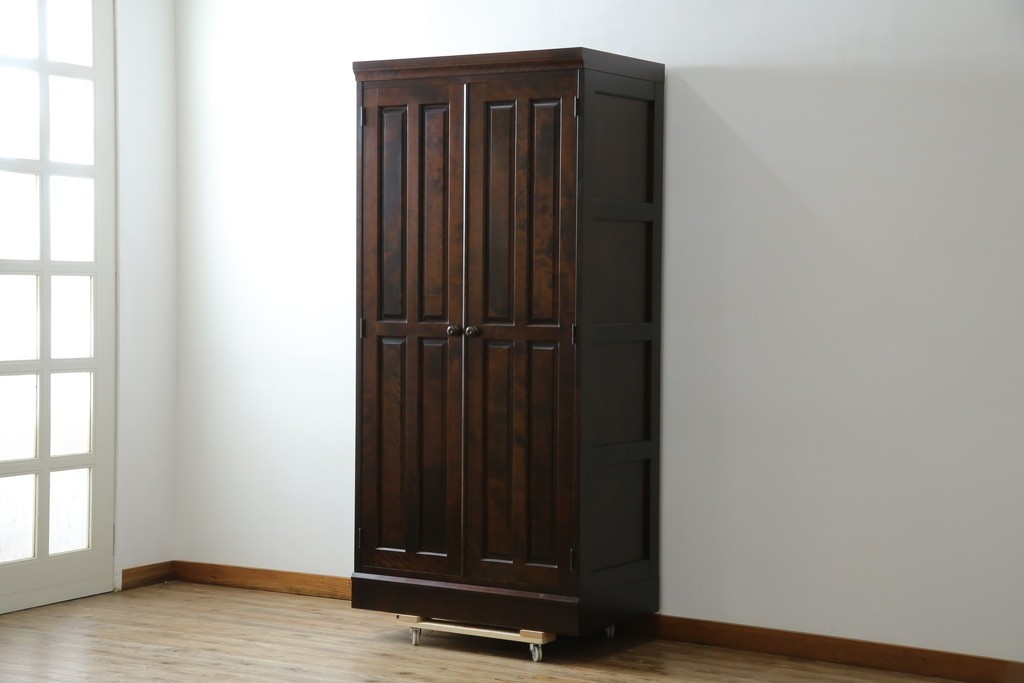 中古　美品　希少モデル　北海道民芸家具　濃淡のある木の色味が美しい収納力抜群のワードローブ　(R-080218)