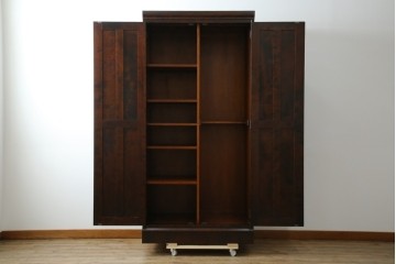 中古　美品　希少モデル　北海道民芸家具　濃淡のある木の色味が美しい収納力抜群のワードローブ　(R-080218)