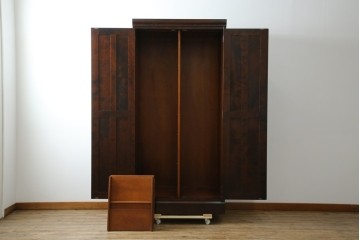 中古　美品　希少モデル　北海道民芸家具　濃淡のある木の色味が美しい収納力抜群のワードローブ　(R-080218)
