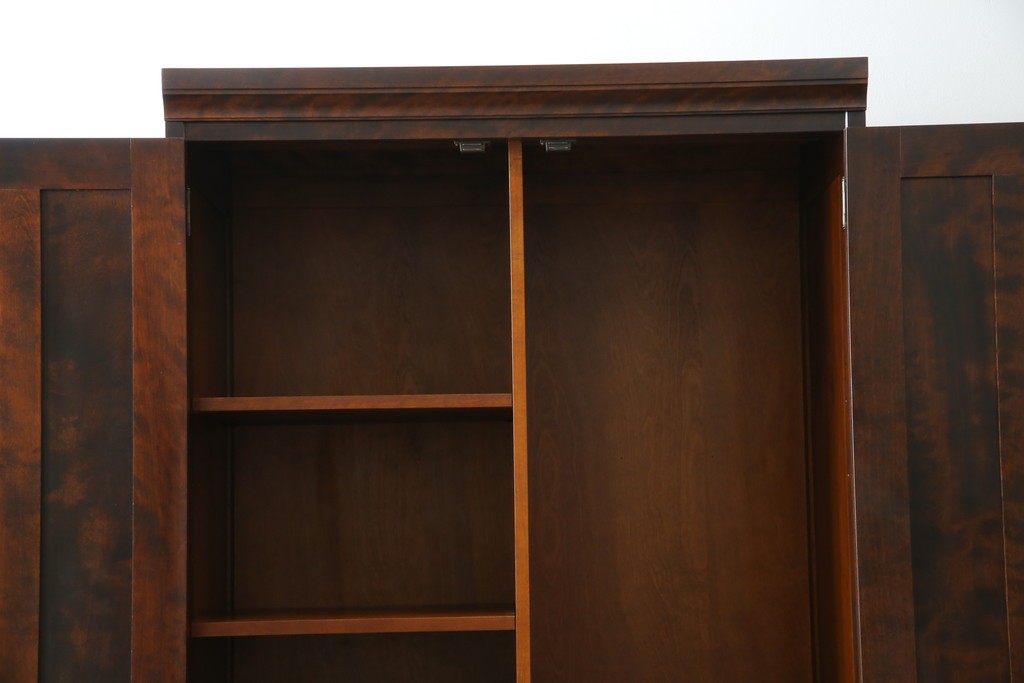 中古　美品　希少モデル　北海道民芸家具　濃淡のある木の色味が美しい収納力抜群のワードローブ　(R-080218)