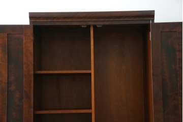 中古　美品　希少モデル　北海道民芸家具　濃淡のある木の色味が美しい収納力抜群のワードローブ　(R-080218)