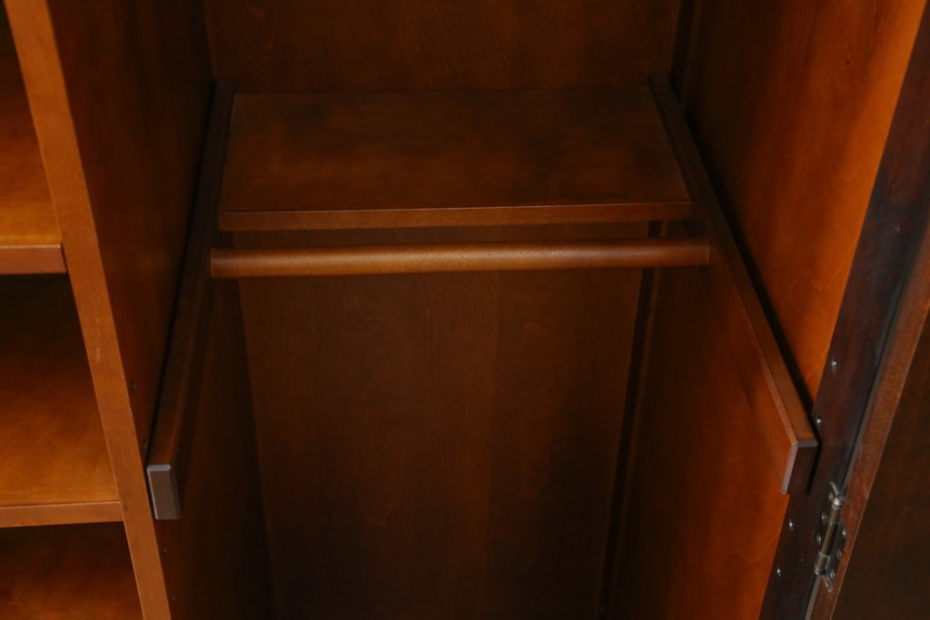 中古　美品　希少モデル　北海道民芸家具　濃淡のある木の色味が美しい収納力抜群のワードローブ　(R-080218)