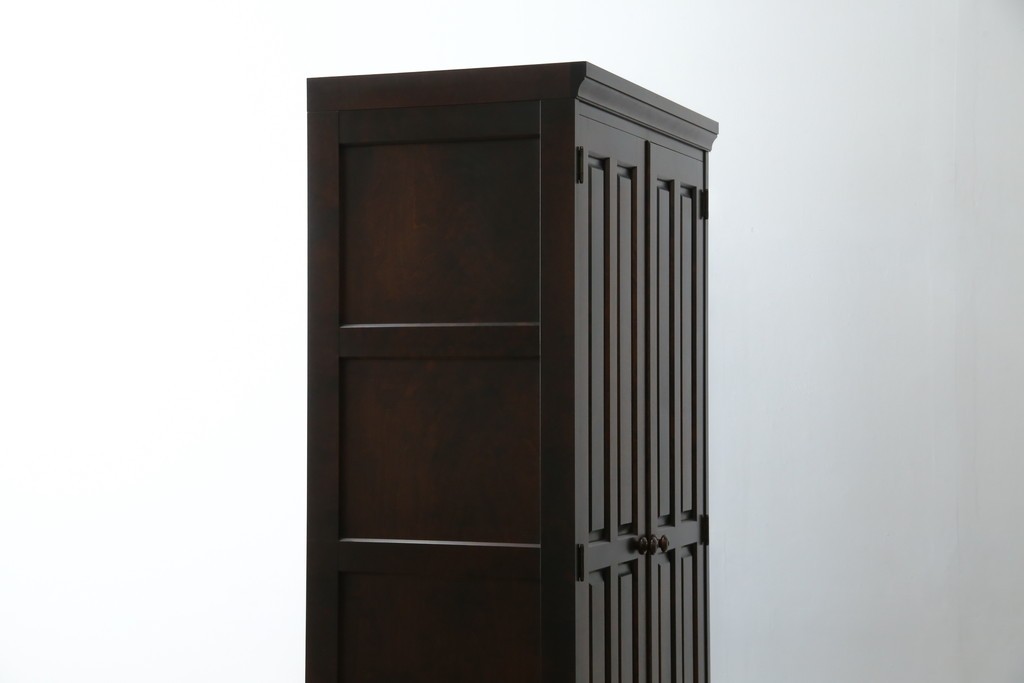 中古　美品　希少モデル　北海道民芸家具　濃淡のある木の色味が美しい収納力抜群のワードローブ　(R-080218)