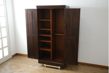 中古　美品　希少モデル　北海道民芸家具　濃淡のある木の色味が美しい収納力抜群のワードローブ　(R-080218)