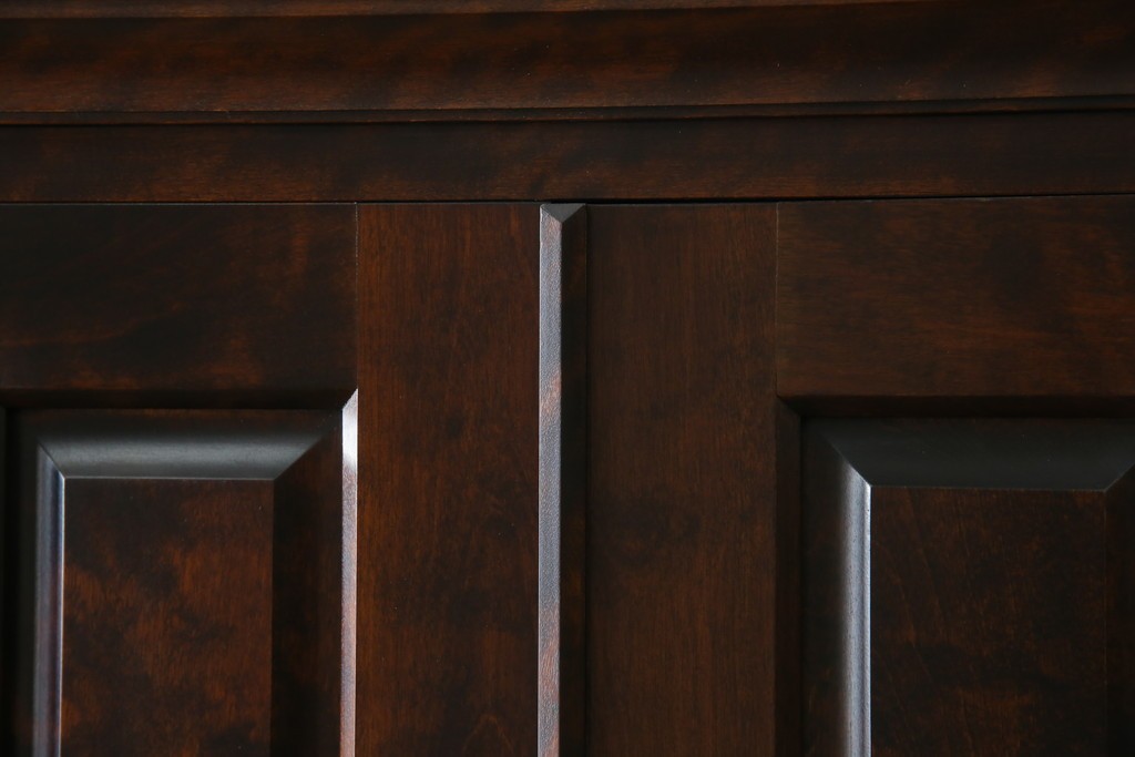 中古　美品　希少モデル　北海道民芸家具　濃淡のある木の色味が美しい収納力抜群のワードローブ　(R-080218)