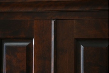 中古　美品　希少モデル　北海道民芸家具　濃淡のある木の色味が美しい収納力抜群のワードローブ　(R-080218)