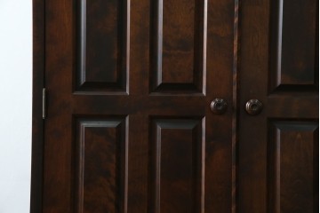 中古　美品　希少モデル　北海道民芸家具　濃淡のある木の色味が美しい収納力抜群のワードローブ　(R-080218)