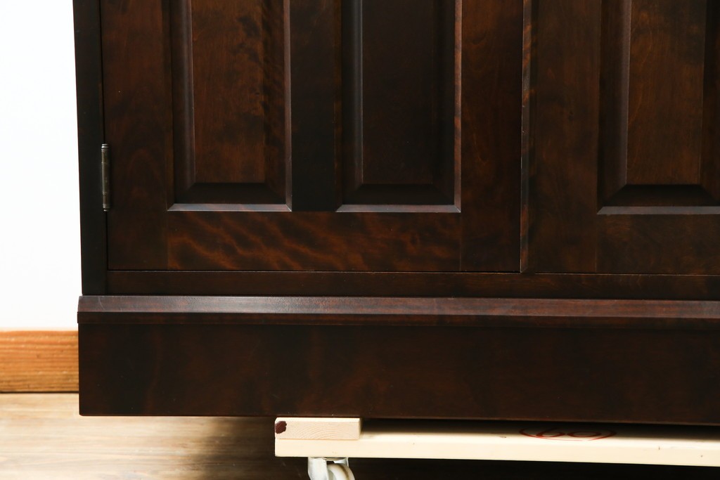 中古　美品　希少モデル　北海道民芸家具　濃淡のある木の色味が美しい収納力抜群のワードローブ　(R-080218)